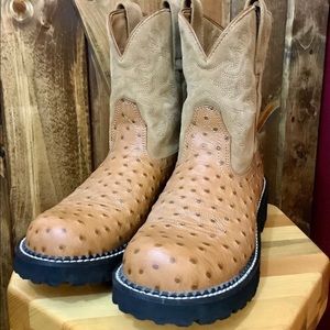 BROWN ARIAT BOOTS